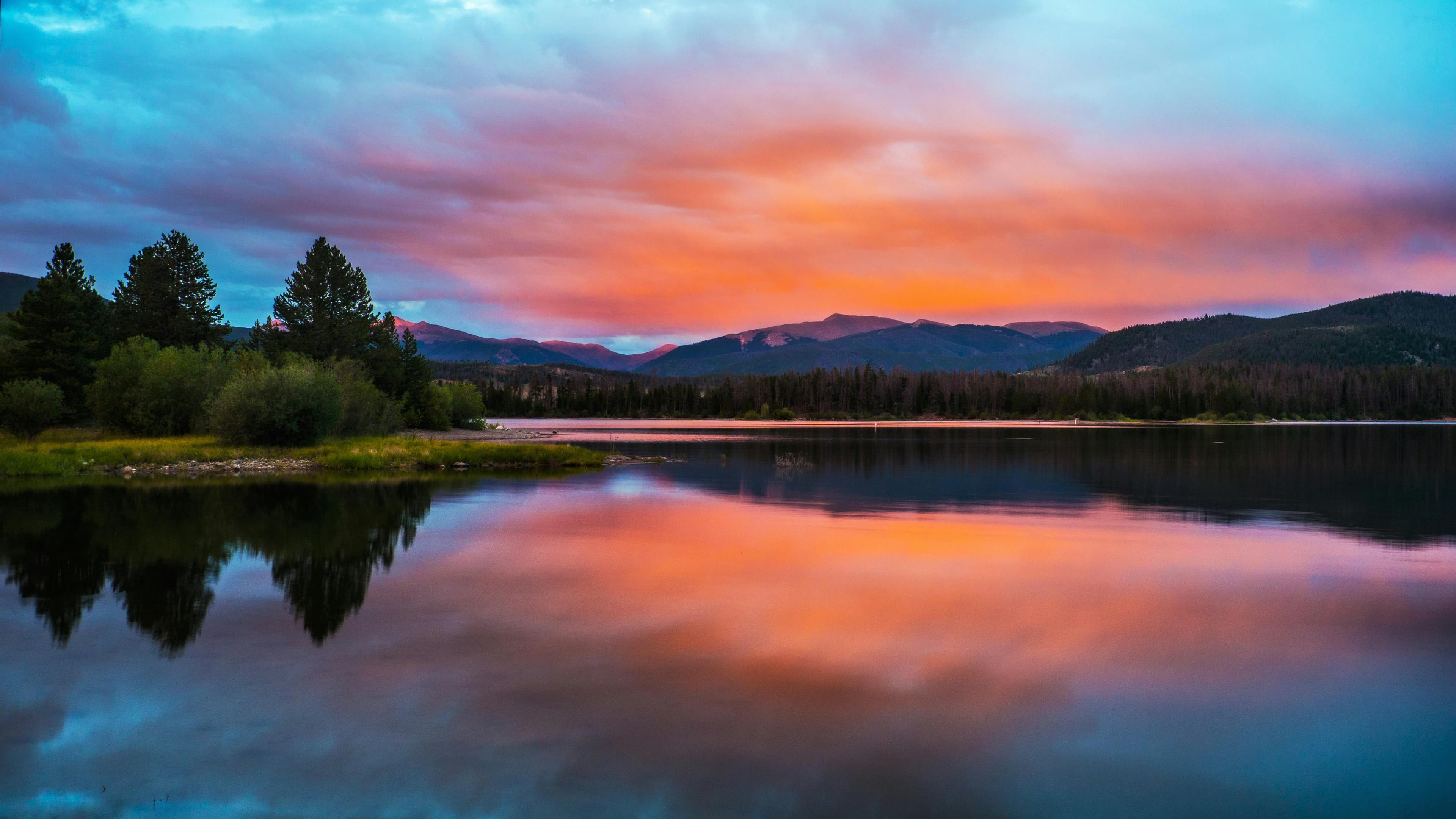 Colorado sky over the mountains